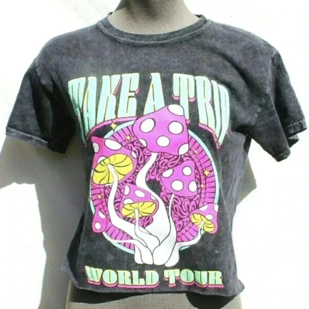 Women's 1990 World Tour Mushroom Crop Top Emo Girl Indie Core Trendy Shirt